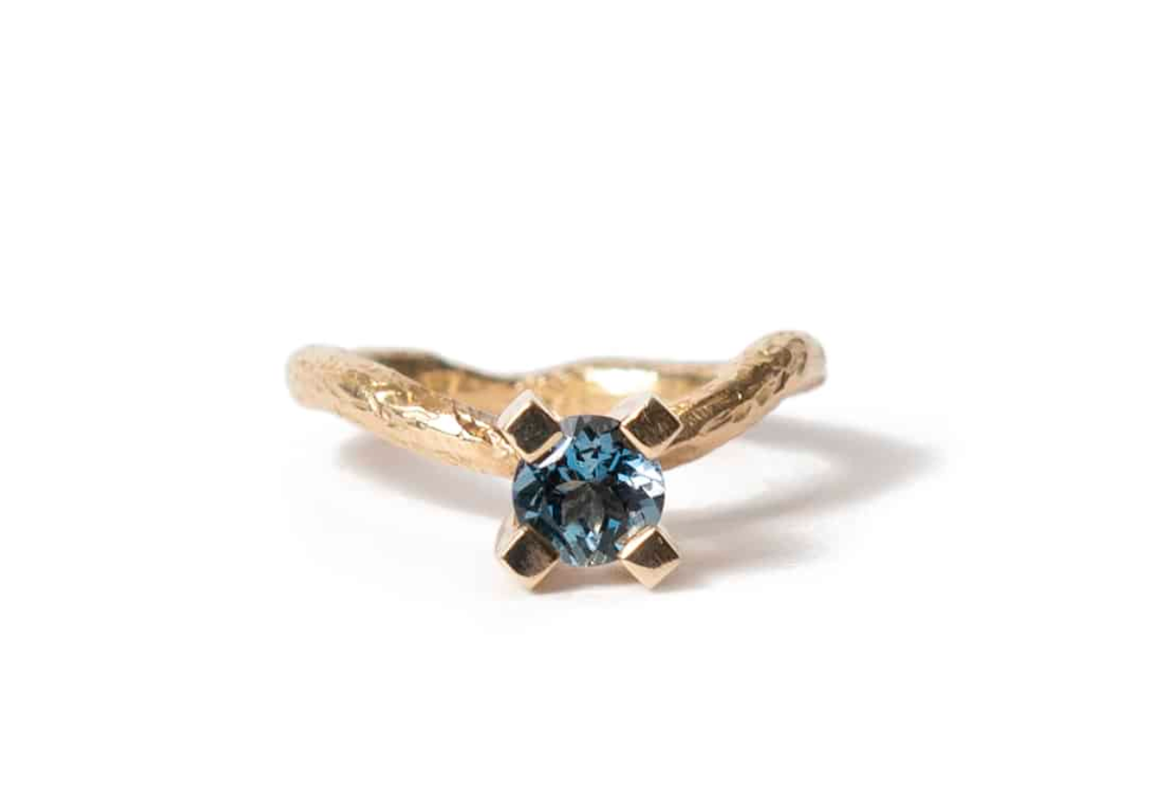 Athena guld ring med London blå topas