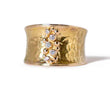Bred guldring med diamanter