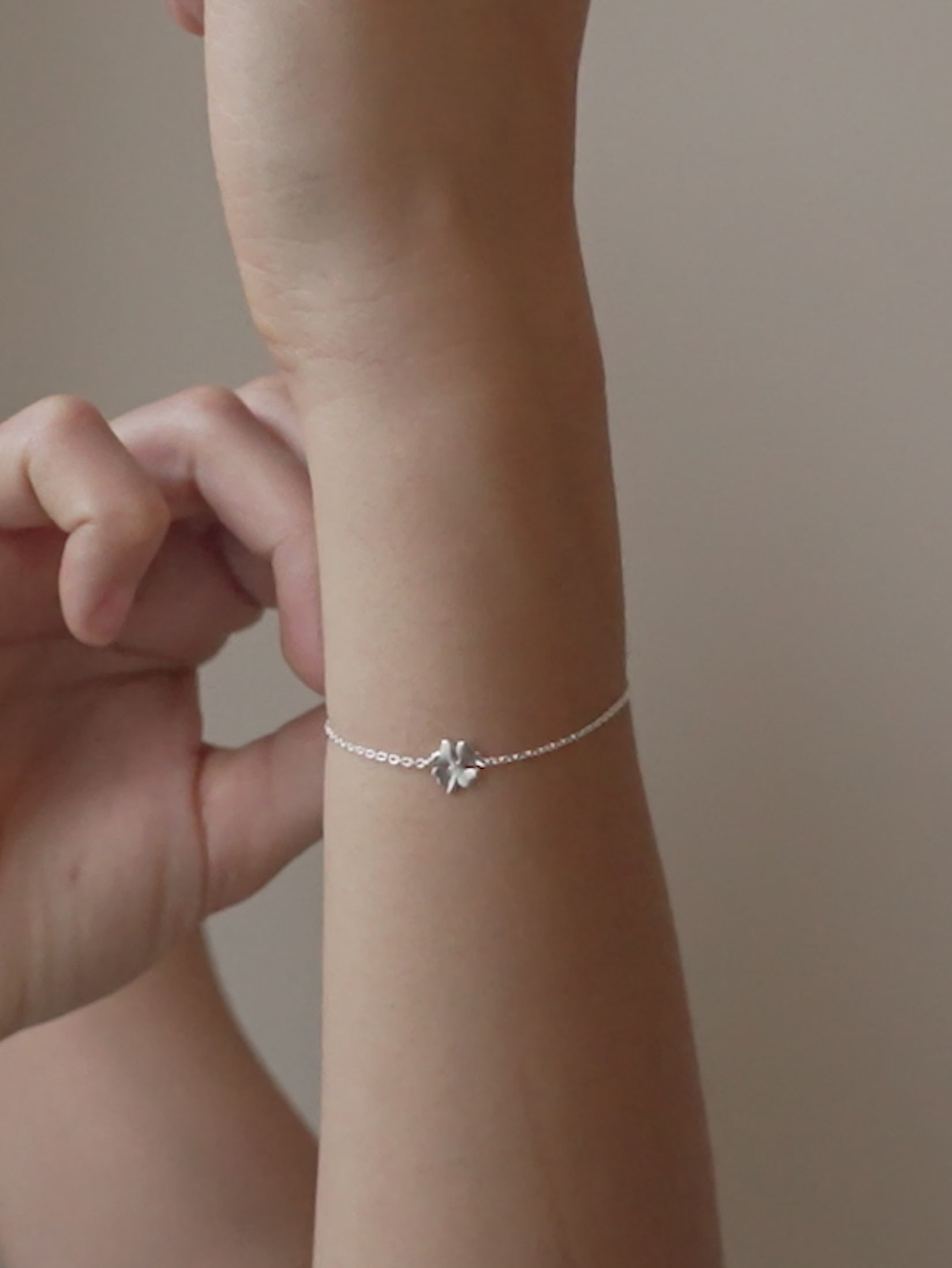 Enamel armbånd firkløver - B148SM