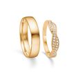 Harmony forlovelsesringe eller vielsesringe i blankt 14kt guld. Dameringen er flettet på oversiden, hvor der er indfattet 0.30ct TW.VVS brillanter. Ringene er meget komfortable at have på, da de er behageligt afrundet indvendigt. Ringene er designet af Ma