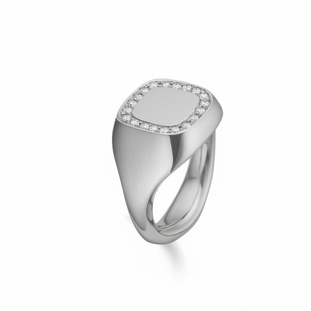 Lucky er en cushionsformet signet ring fremstillet i massivt 14kt blankt hvidguld m/ 0,30ct TW/VVS brillanter. Ringen er designet af Maria Nielsen, Guldsmed Barbara Maria